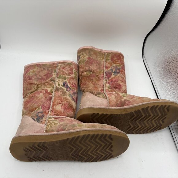 UGG Boots Romantic Flower Classic Tall Winter Women Size 7 Sheepskin *RARE* - Picture 4 of 12